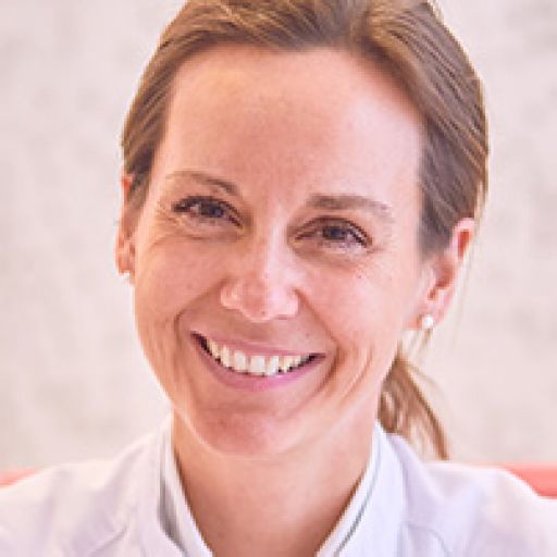 Dr. med.  Corinna Mann